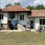 Къща на две нива с вътрешна баня и тоалетна в с. Никюп, област Велико Търново - 0