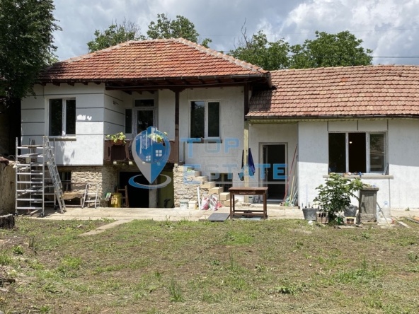 Къща на две нива с вътрешна баня и тоалетна в с. Никюп, област Велико Търново - 0