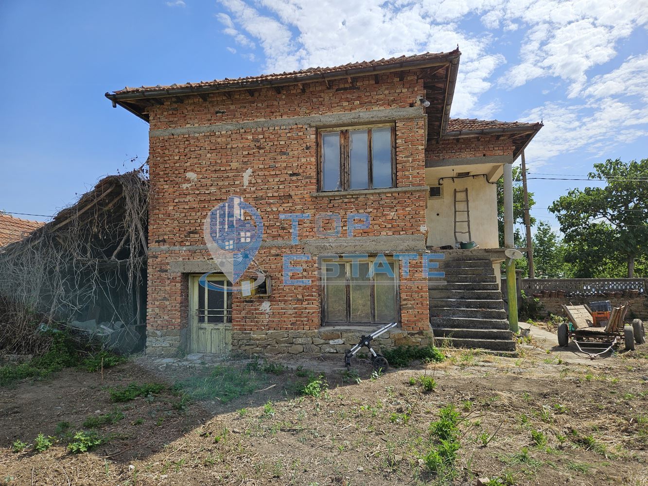 Масивна двуетажна къща в село Джулюница - 0