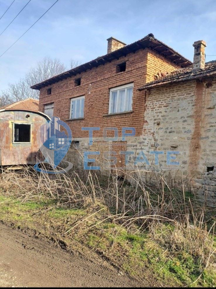 Тухлена къща с двор в село Горско Калугерово - 0