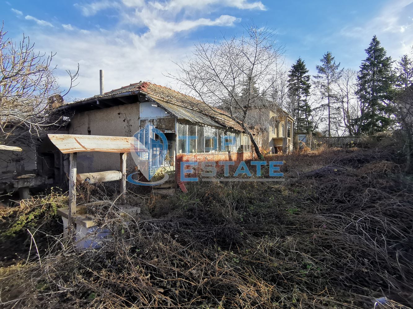 Къща с кладенец и голям двор в село Кавлак, област Велико Търново - 0