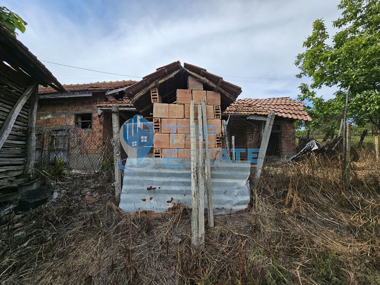 Двуетажна къща с вътрешна баня и панорамна гледка в с. Българско Сливово - 0