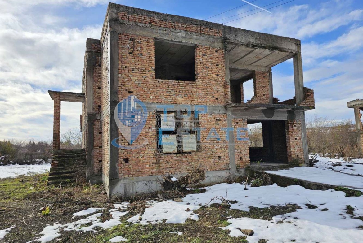 Голяма къща в строеж в село Царски Извор, област Велико Търново - 0