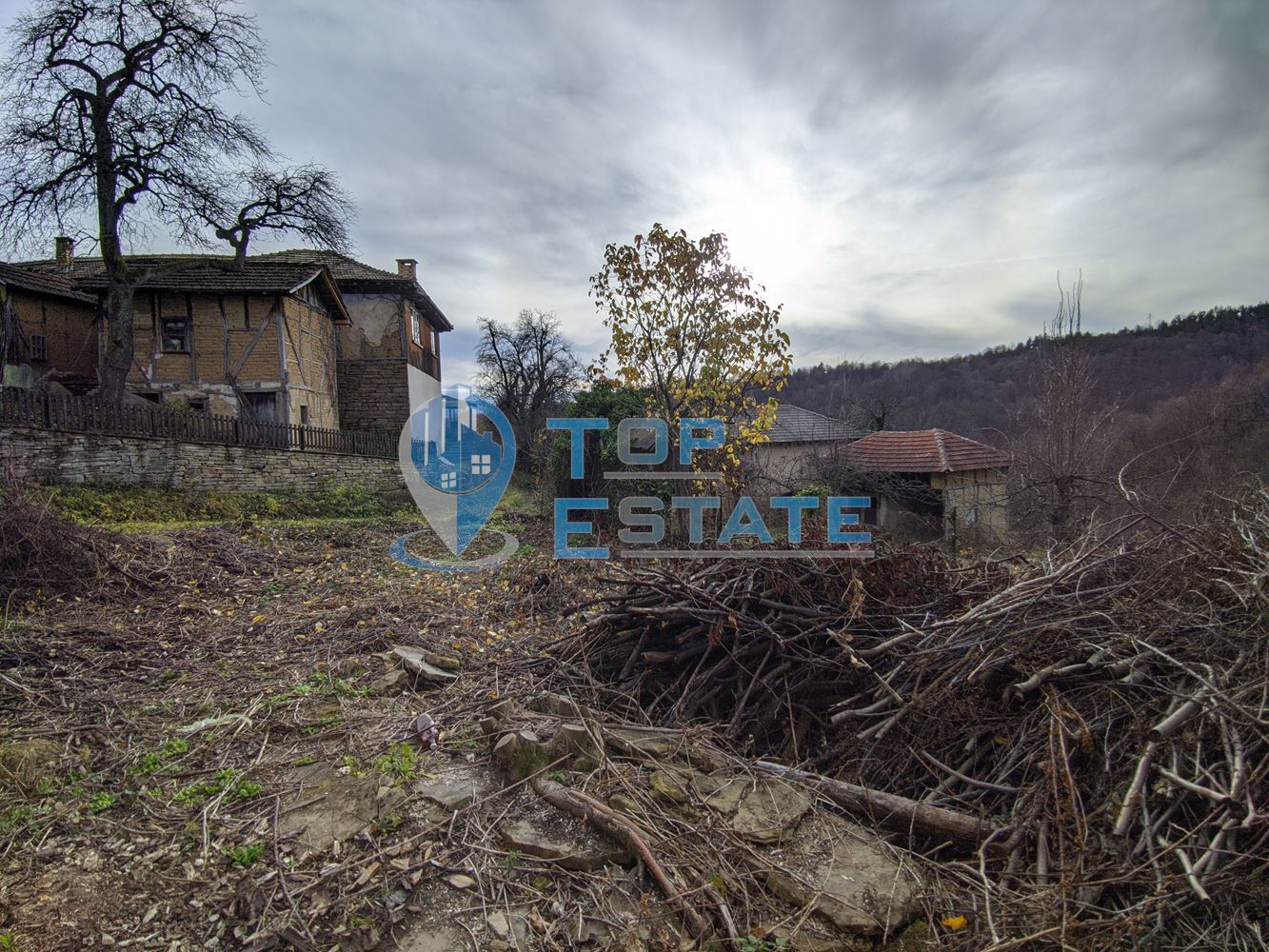 Парцел със стара къща в град Трявна - 0