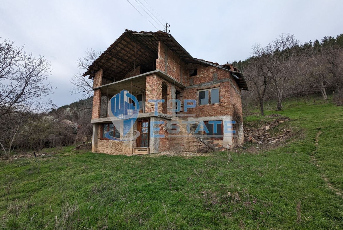 Двуетажна тухлена къща в село Вишовград - 0