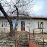 Тухлена къща с вътрешна баня и тоалетна в с. Денчевци, област Габрово - 0