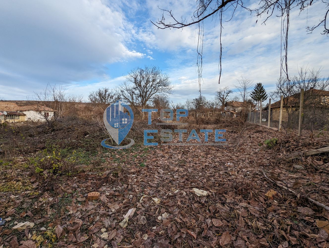 Две къщи в един двор в село Камен - 0