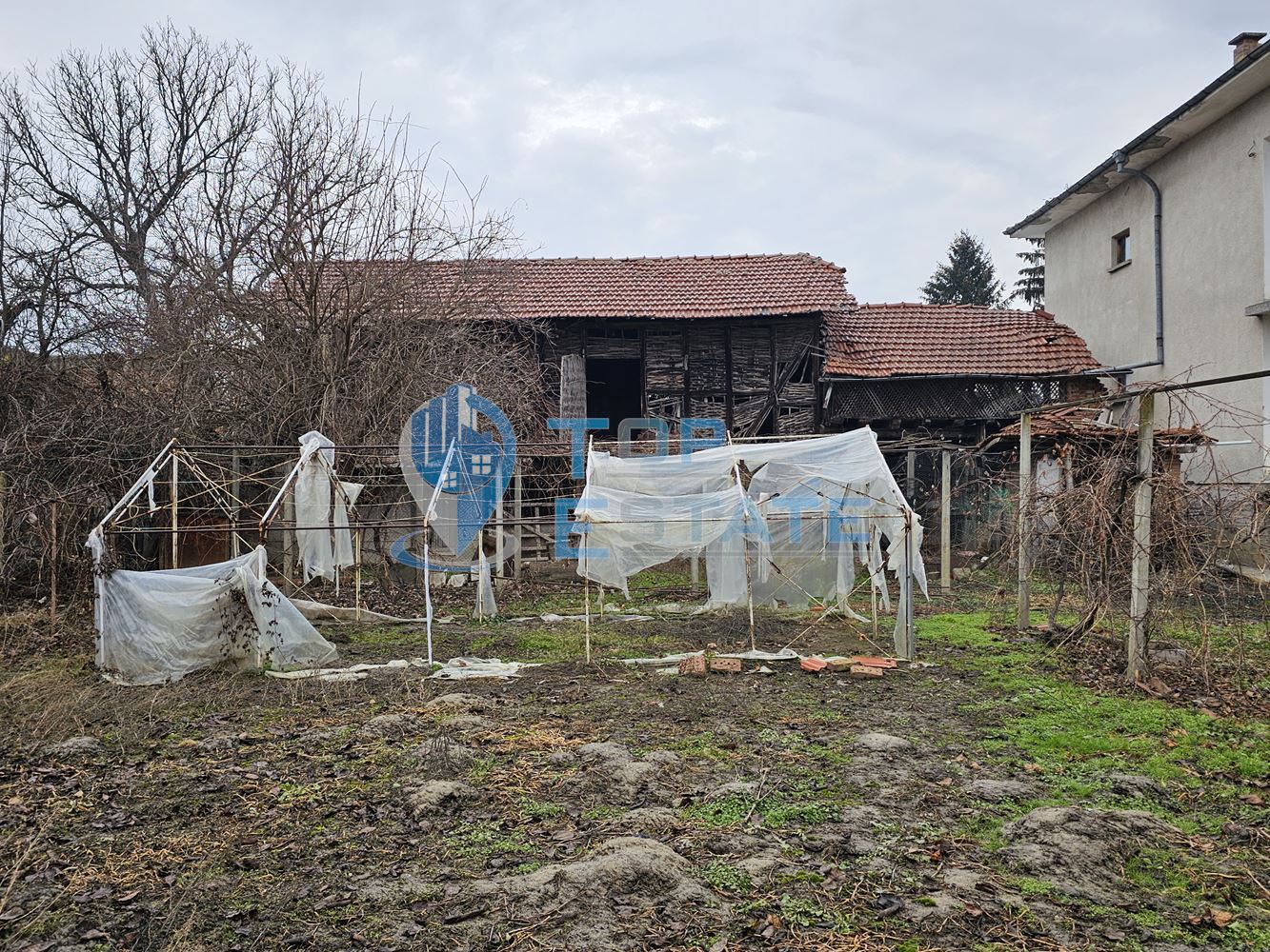 Двуетажна масивна къща с голям двор в с. Горна Росица, община Севлиево - 0