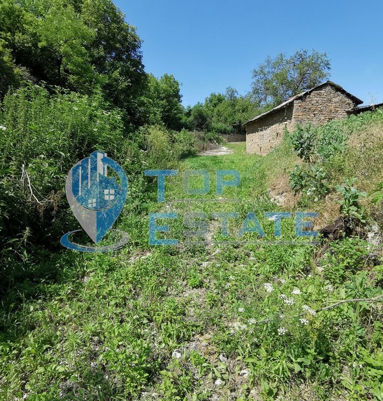 Голям панорамен парцел с къща на груб строеж в село Славейково, област Габрово - 0