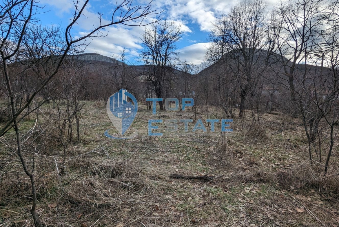 Двуетажна къща изградена от дялан камък и тухли в село Скалско, област Велико Търново. - 0