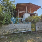 Къща с голям дрвор в село Горско Косово до язовир Александър Стамболийски - 0