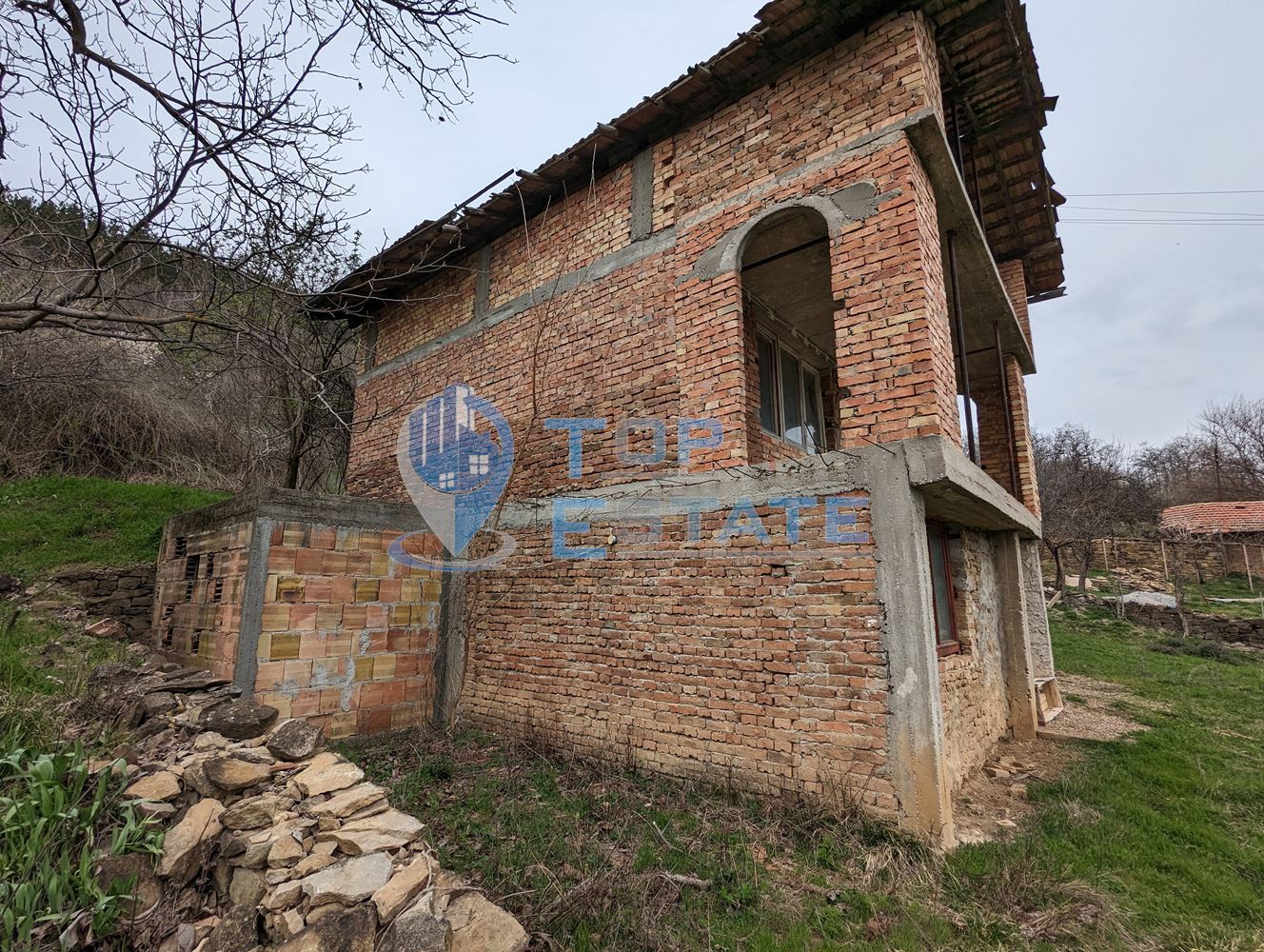 Двуетажна тухлена къща в село Вишовград - 0