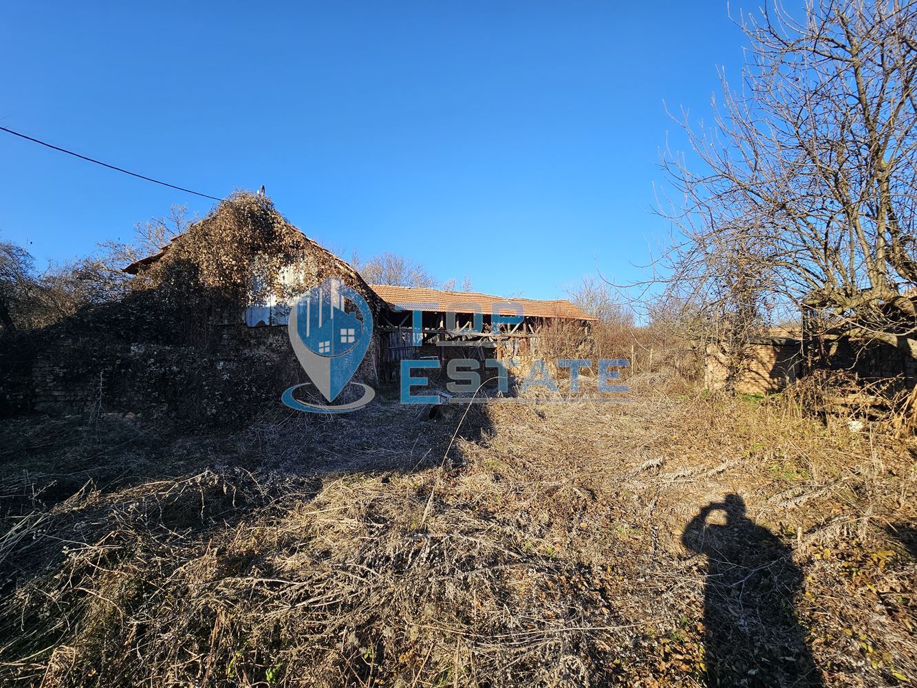 Парцел в регулация с постройка, ток и вода в гр. Стражица - 0