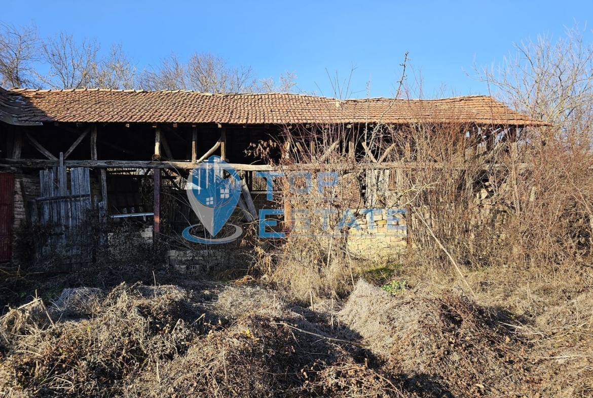 Парцел в регулация с постройка, ток и вода в гр. Стражица - 0