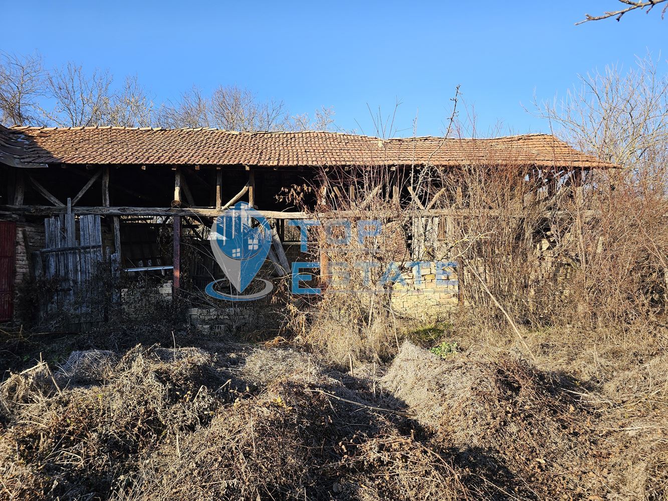 Парцел в регулация с постройка, ток и вода в гр. Стражица - 0