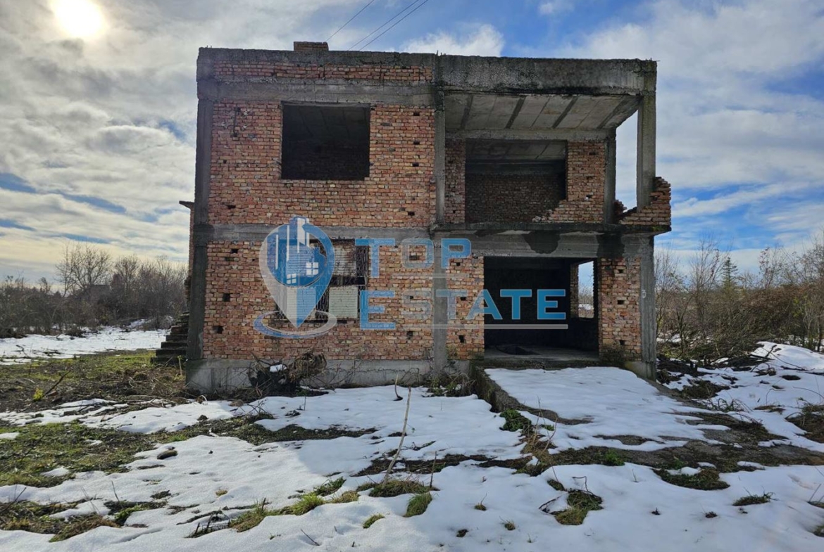 Голяма къща в строеж в село Царски Извор, област Велико Търново - 0