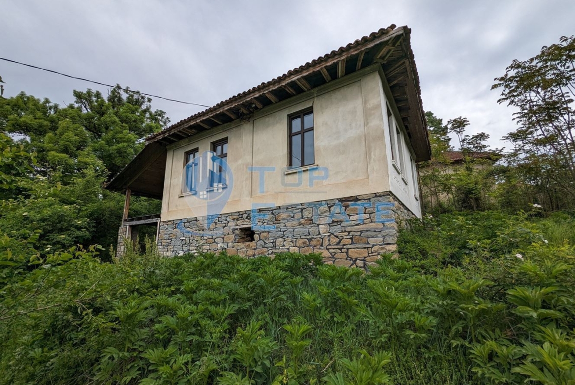 Къща с каменни основи и панорамна гледка в село Миндя - 0