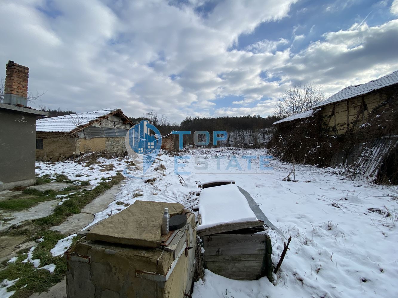 Двуетажна тухлена къща с кладенец в село Музга, област Габрово - 0