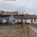 Тухлена къща с гараж и кладенец в гр. Горна Оряховица, област Велико Търново - 0