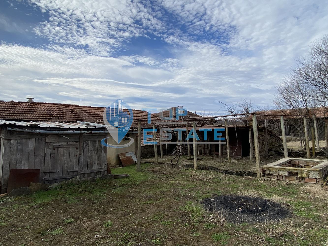 Двуетажна къща с гараж в с. Длъгня, област Габрово - 0