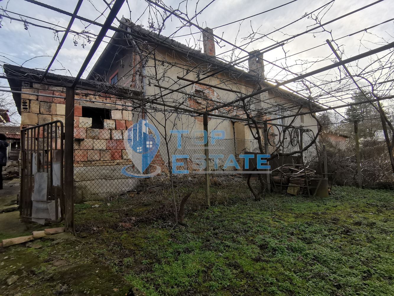 Къща на главна улица в село Къпиново, област Велико Търново - 0