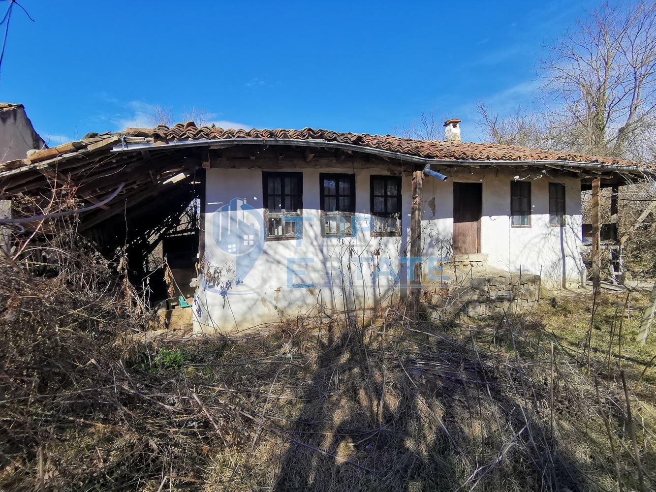 Стара къща на главната улица в село Къпиново, област Велико Търново - 0