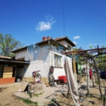 Двуетажна тухлена къща подходяща за селско стопанство в село Бутово, област Велико Търново - 0
