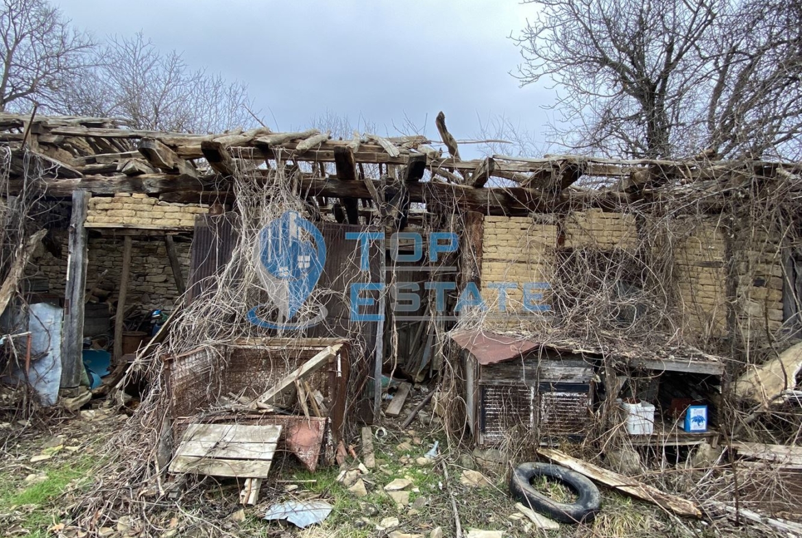 Тухлена къща с вътрешна баня и тоалетна в с. Денчевци, област Габрово - 0