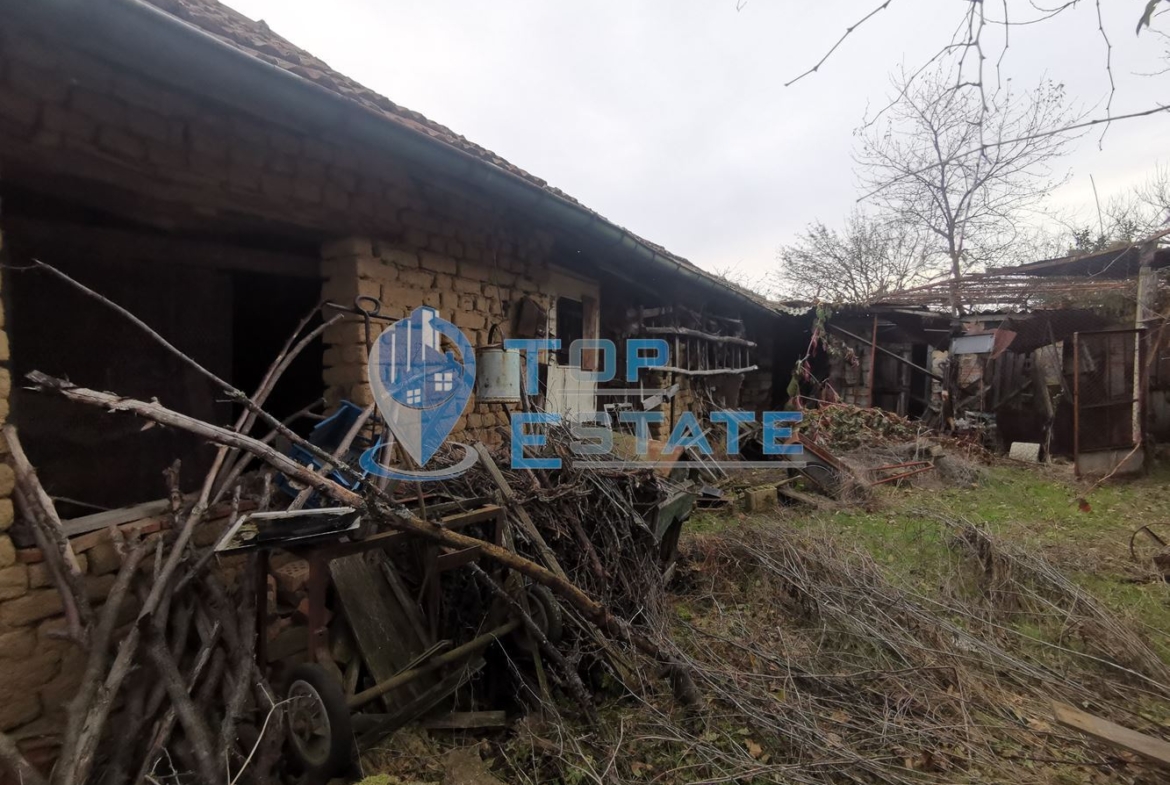 Едноетажна масивна къща в село Правда, обаст Велико Търново - 0