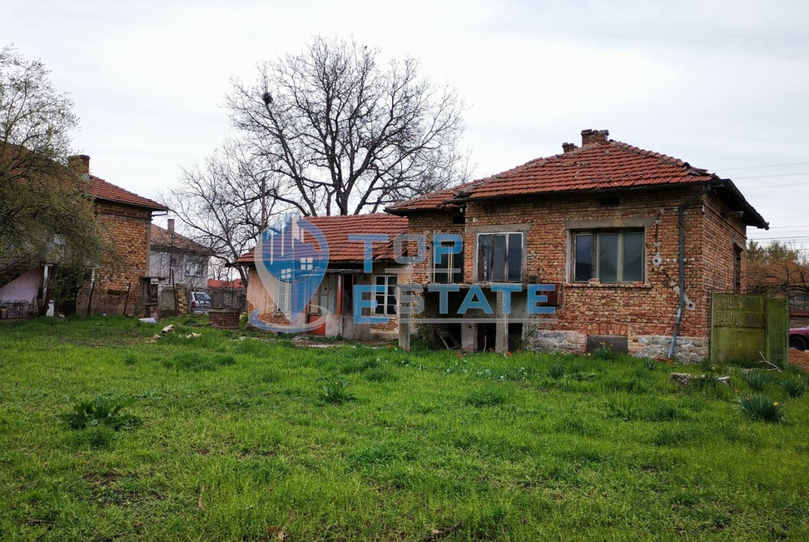 Тухлена къща в село Първомайци, област Велико Търново - 0