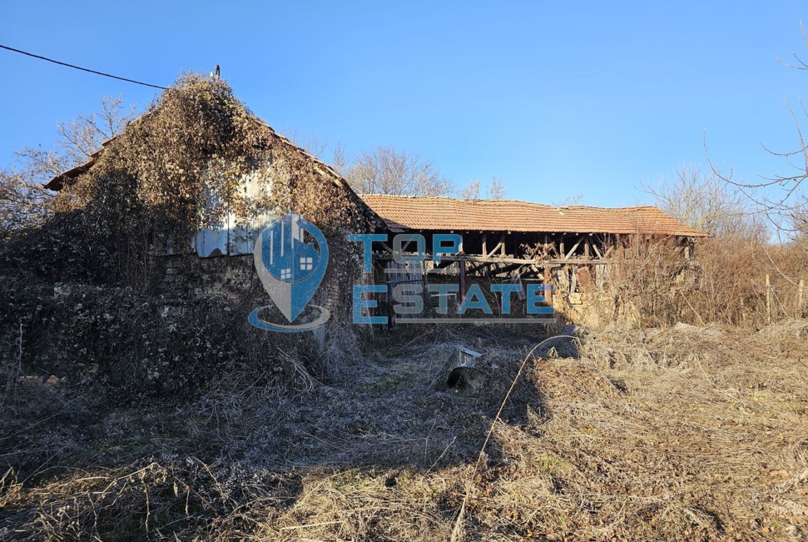 Парцел в регулация с постройка, ток и вода в гр. Стражица - 0