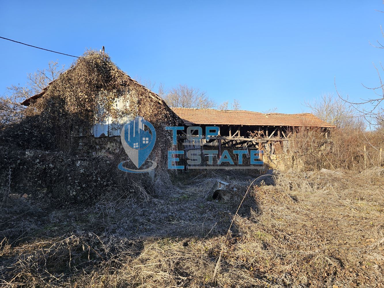 Парцел в регулация с постройка, ток и вода в гр. Стражица - 0