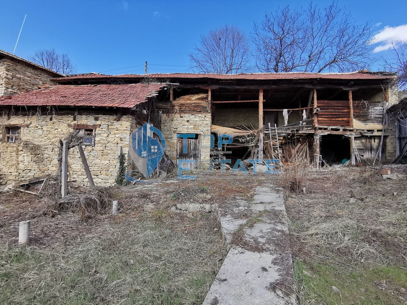 Двуетажна тухлена къща с прекрасна панорама в с. Гостилица - 0