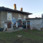 Двуетажна къща на тиха улица в гр. Лясковец - 0