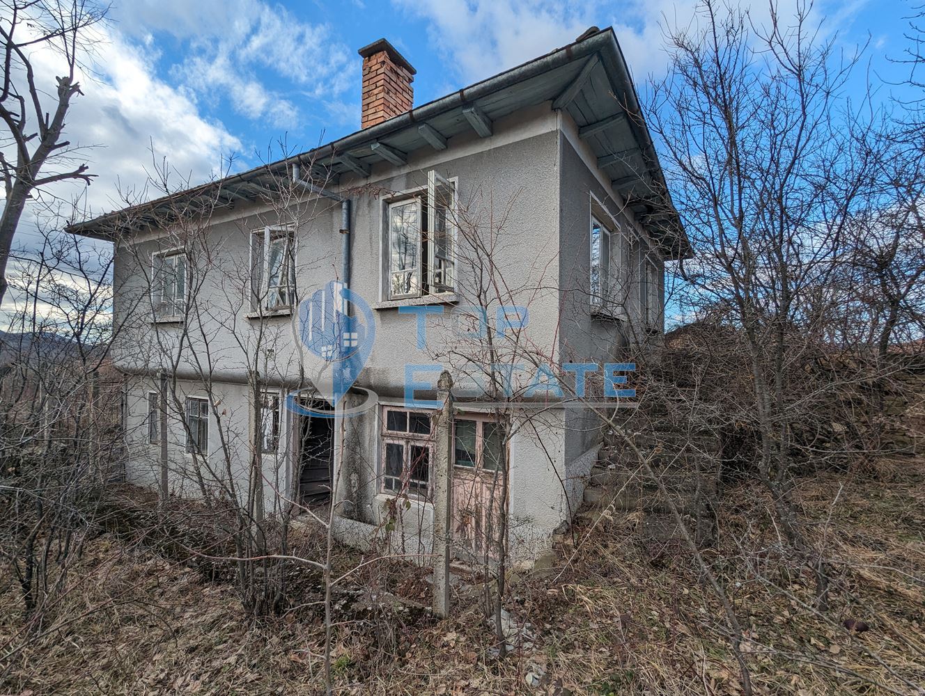 Двуетажна къща изградена от дялан камък и тухли в село Скалско, област Велико Търново. - 0