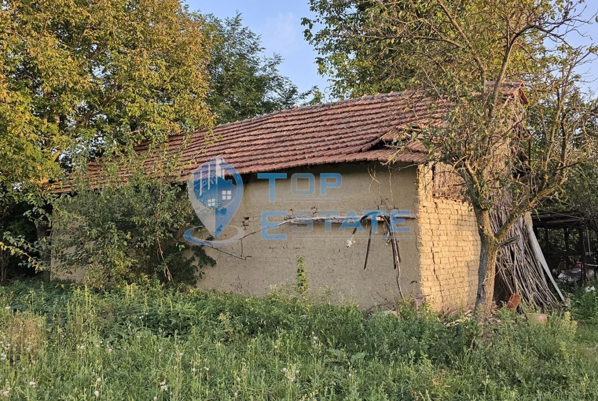 Тухлена къща с голям двор и кладенец в село Писарево - 0