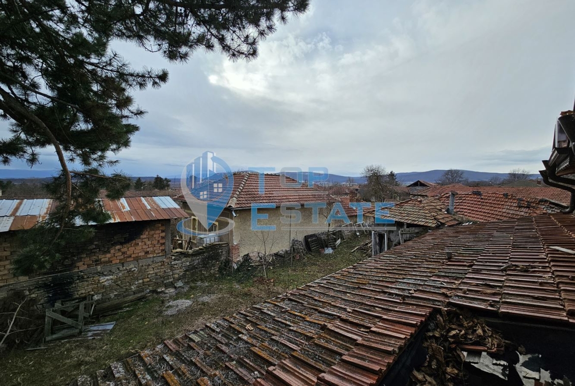 Новопостроена двуетажна къща с южна панорама в с. Кормянско, община Севлиево - 0