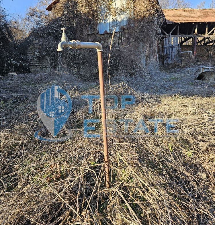 Парцел в регулация с постройка, ток и вода в гр. Стражица - 0