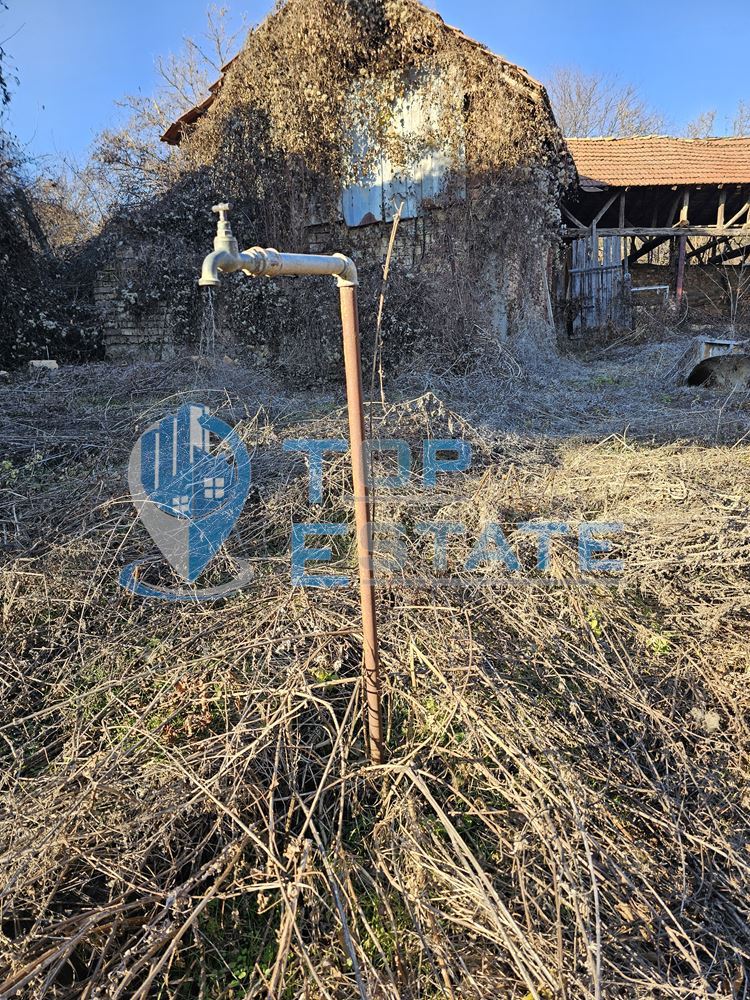 Парцел в регулация с постройка, ток и вода в гр. Стражица - 0