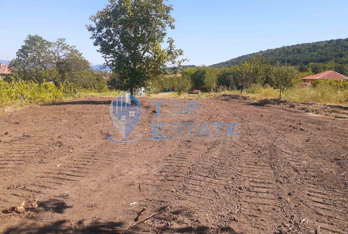 Парцел подходящ за жилищно строителство в село Мерданя област Велико Търново - 0