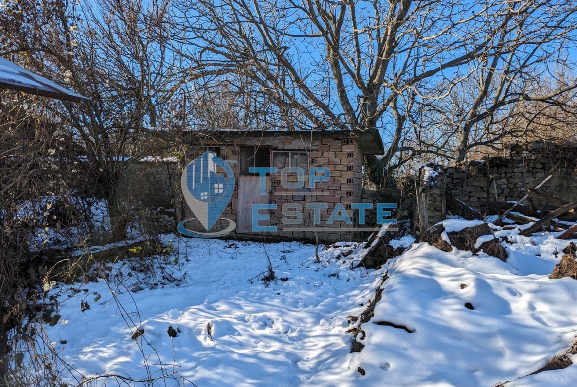 Едноетажна тухлена къща с кладенец в село Ново село - 0