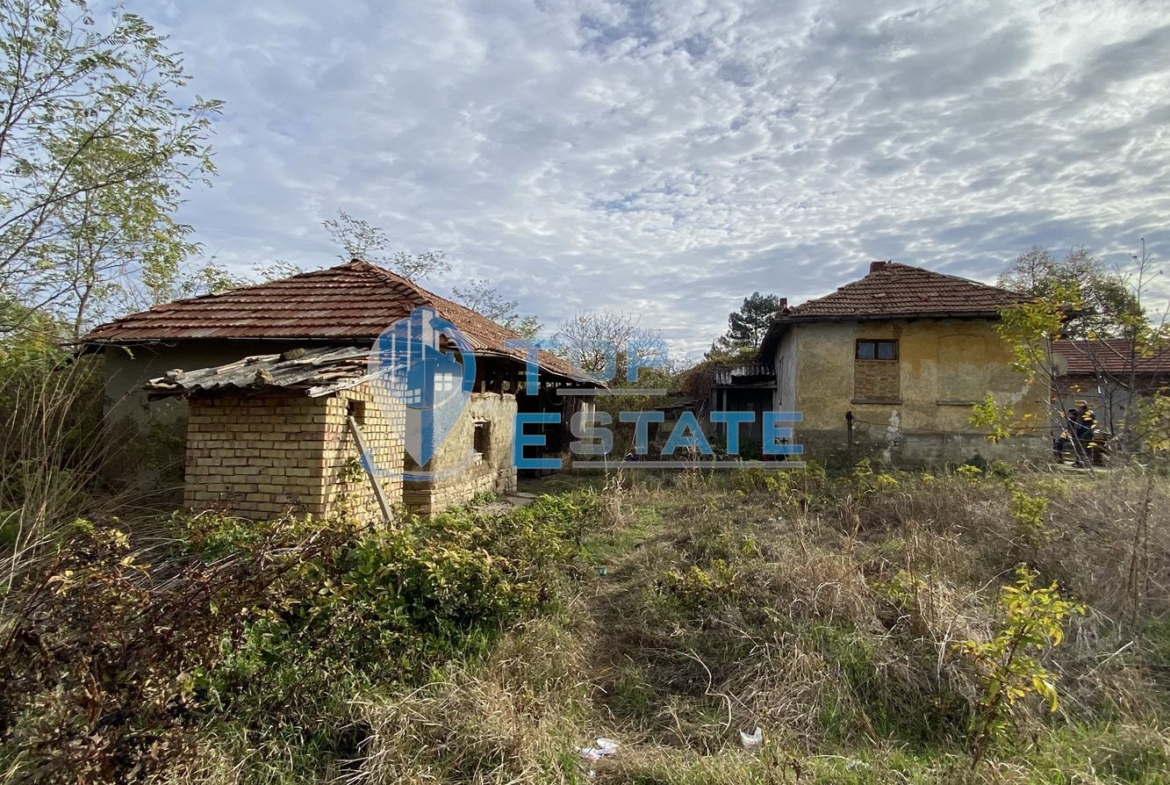 Едноетажна тухлена къща в с. Сушица, област Велико Търново - 0