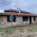 Тухлена къща с гараж в с. Писарево, област Велико Търново - 0