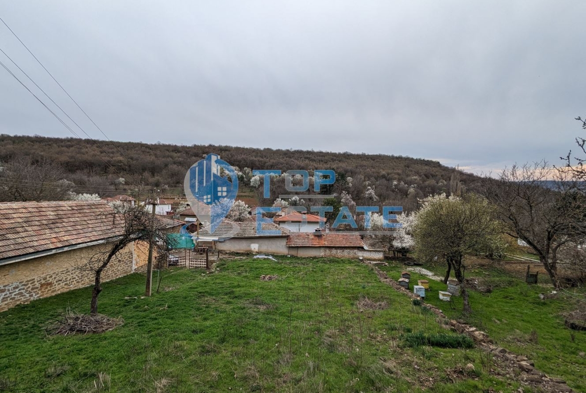 Двуетажна тухлена къща в село Вишовград - 0