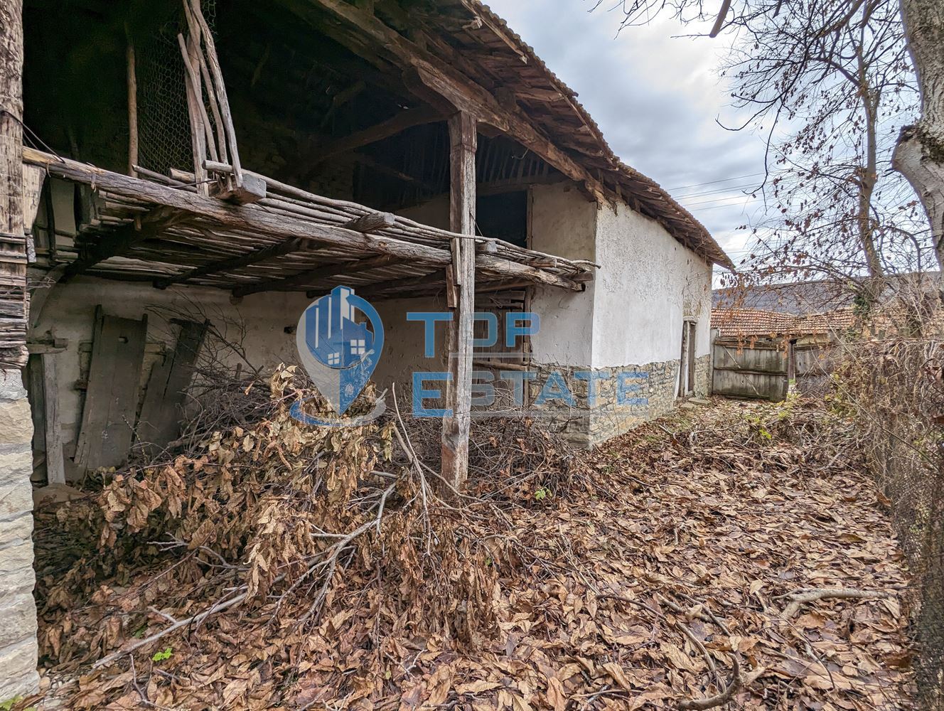 Двуетажна тухлена къща в с. Бяла река - 0