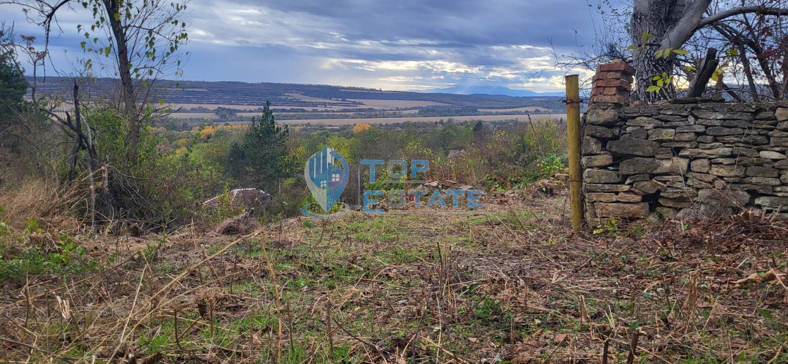 Голям парцел с панорамна гледка в с. Вишовград, област Велико Търново - 0