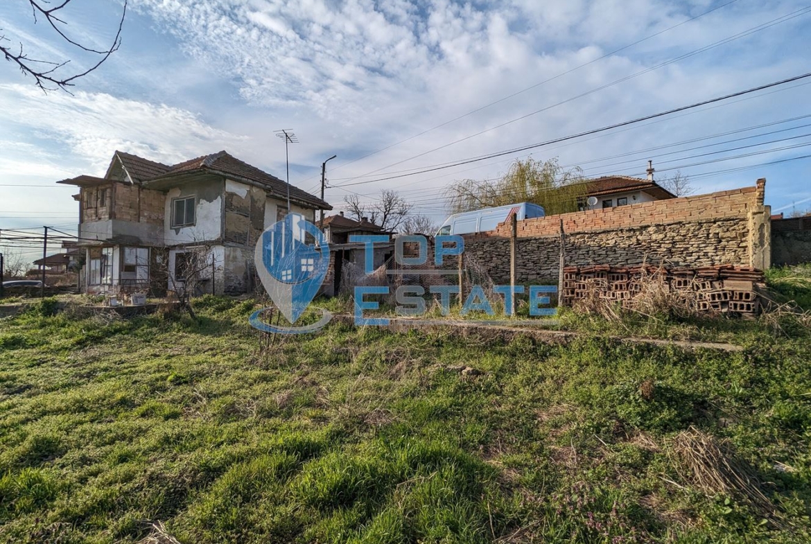 Стара къща в близост в близост до центъра на село Леденик - 0