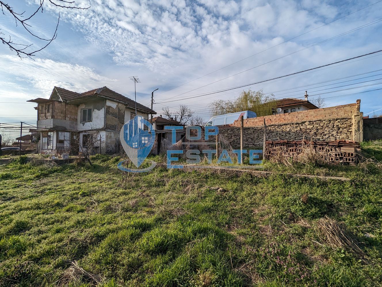 Стара къща в близост в близост до центъра на село Леденик - 0