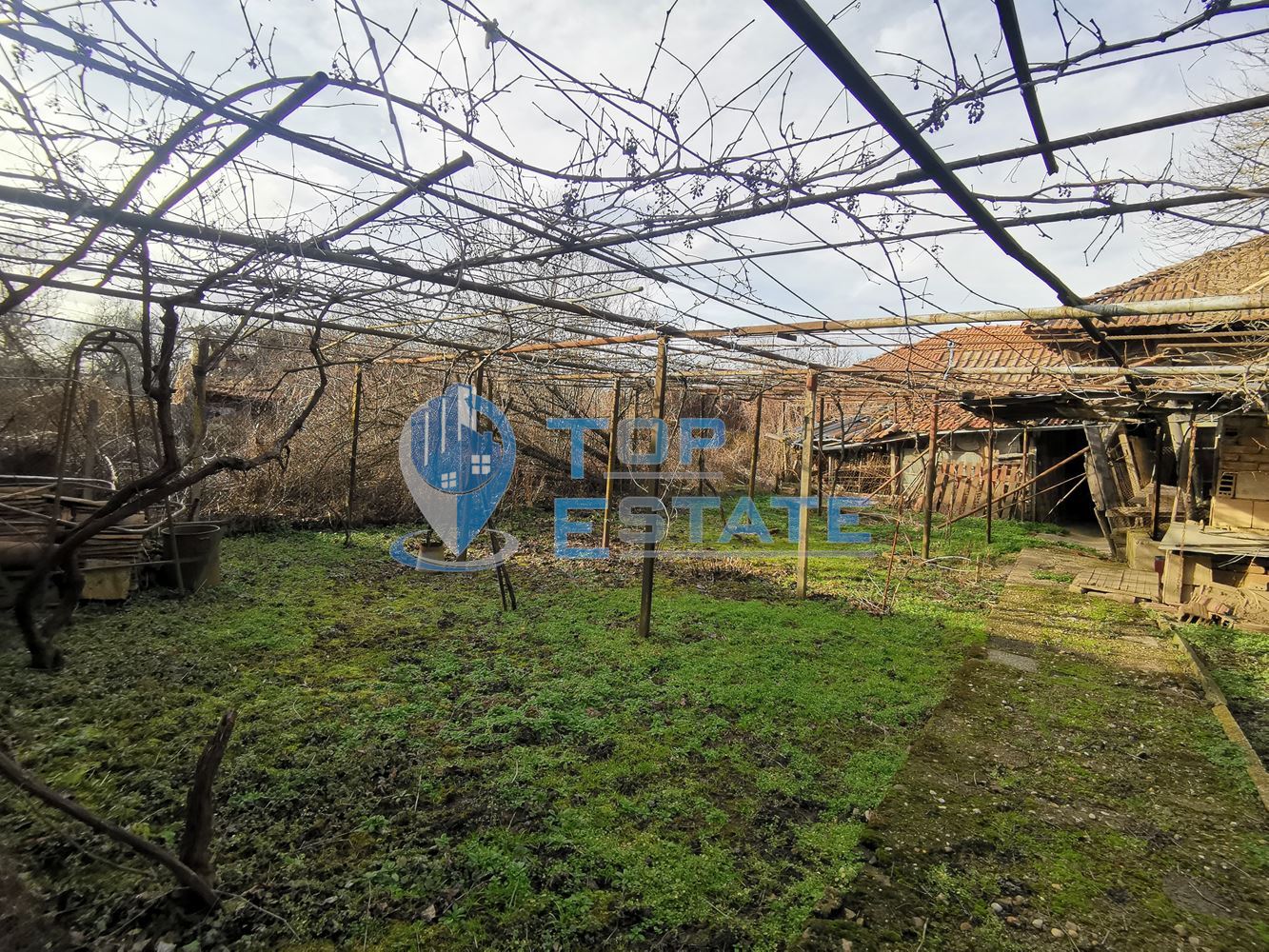 Къща на главна улица в село Къпиново, област Велико Търново - 0