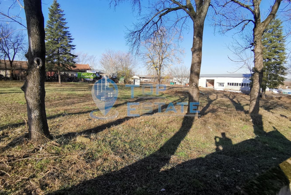 Парцел в регулация на главен път в село Поликраище, област Велико Търново - 0